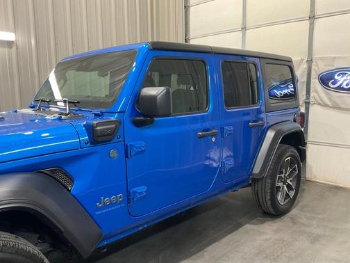 2025 Jeep Wrangler 4xe Sport