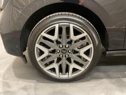 Black Metallic 2025 Ford Expedition Platinum