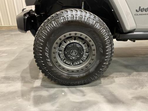 2022 Jeep Gladiator Sport