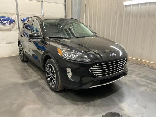 2022 Ford Escape PHEV Titanium