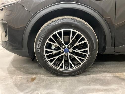 2022 Ford Escape PHEV Titanium