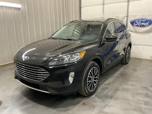 2022 Ford Escape PHEV Titanium