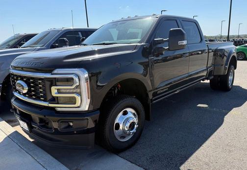 Agate Black Metallic 2026 Ford F-350 Platinum DRW