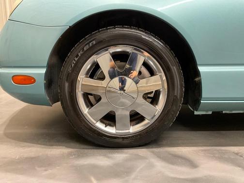 2002 Ford Thunderbird