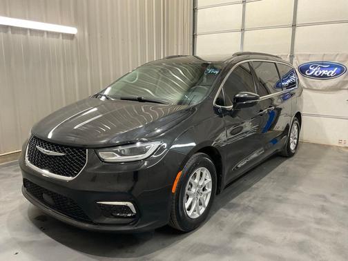 2022 Chrysler Pacifica Touring-L