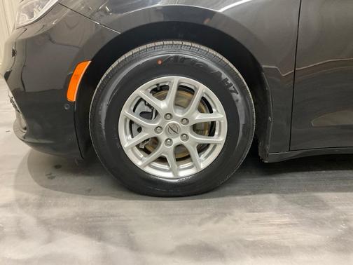 2022 Chrysler Pacifica Touring-L