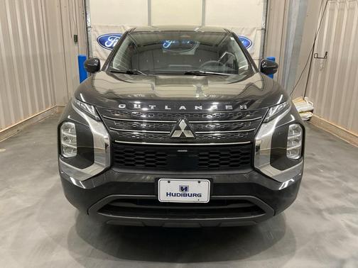 2024 Mitsubishi Outlander ES