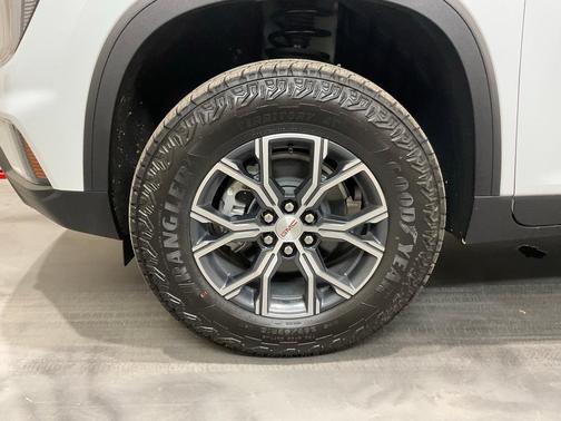2025 GMC Acadia AT4