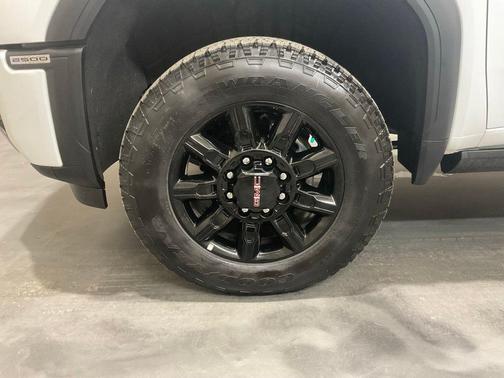 Summit White 2026 GMC Sierra 2500 AT4