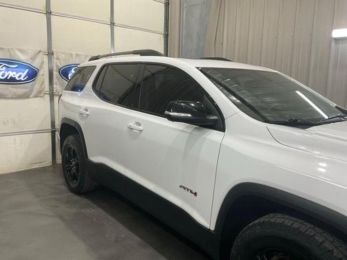 Summit White 2022 GMC Acadia AT4