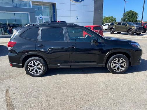 2022 Subaru Forester Premium