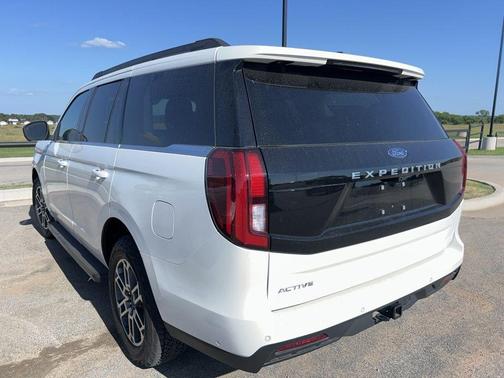 White Metallic 2025 Ford Expedition Active