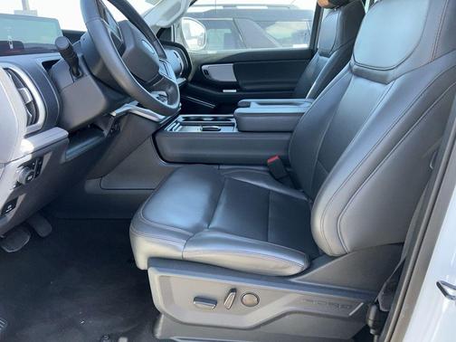 White Metallic 2025 Ford Expedition Active