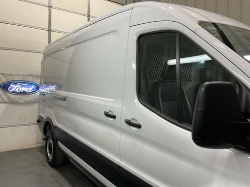 2024 Ford Transit-250 148 WB Medium Roof Cargo