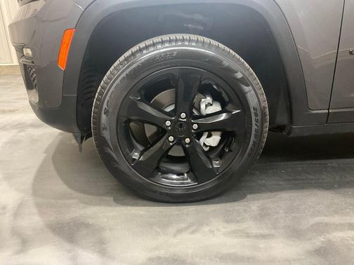 Metallic 2025 Jeep Grand Cherokee Limited