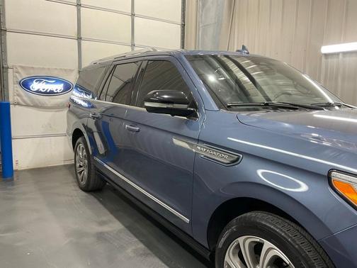 2022 Lincoln Navigator L Reserve