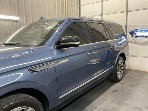 2022 Lincoln Navigator L Reserve