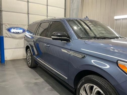 2022 Lincoln Navigator L Reserve