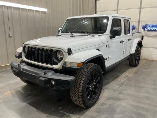 2024 Jeep Gladiator Nighthawk