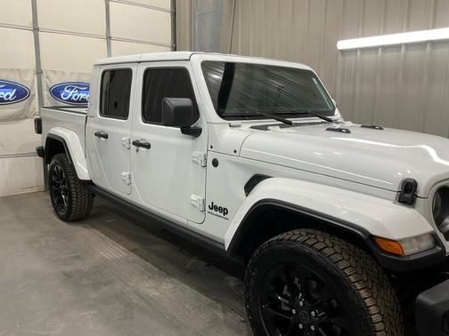 2024 Jeep Gladiator Nighthawk