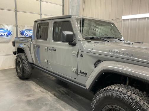 2022 Jeep Gladiator Sport