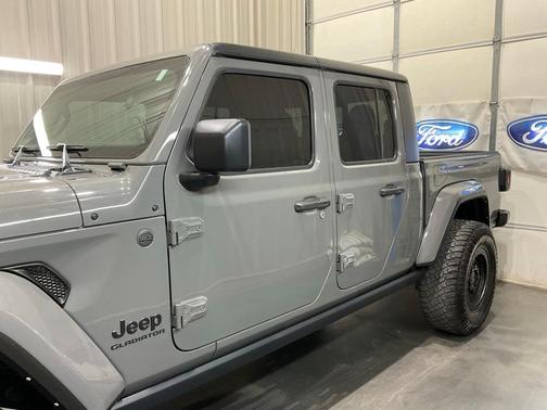 2022 Jeep Gladiator Sport