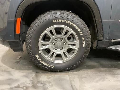 2024 Jeep Wagoneer Base