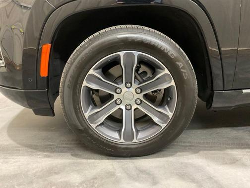 2024 Jeep Grand Wagoneer L Base