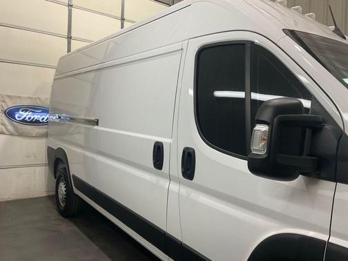 Bright White Clearcoat 2024 RAM ProMaster 3500 High Roof