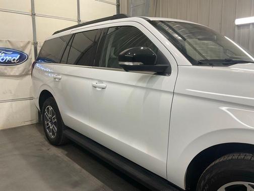 Oxford White 2025 Ford Expedition Active