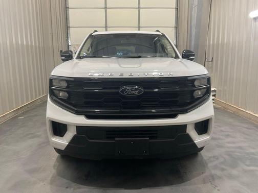 Oxford White 2025 Ford Expedition Active