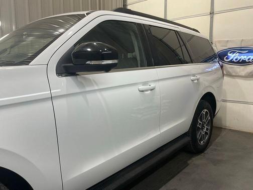 Oxford White 2025 Ford Expedition Active