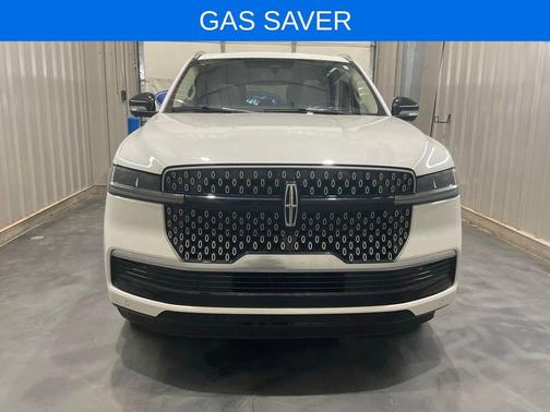 White Metallic 2025 Lincoln Navigator Reserve