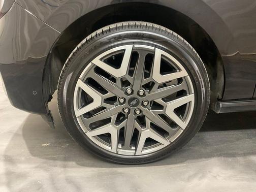 Black Metallic 2025 Ford Expedition Platinum