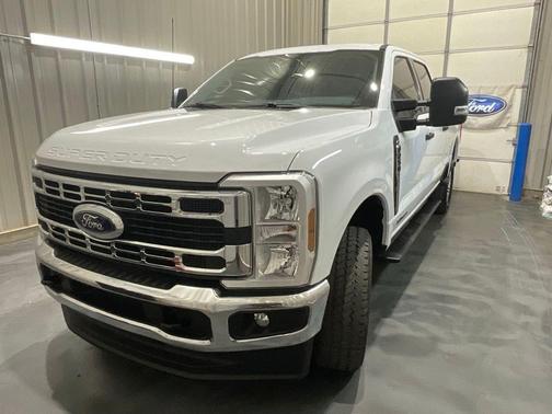 Oxford White 2025 Ford F-250 XLT
