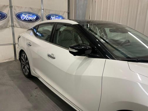 2023 Nissan Maxima Platinum