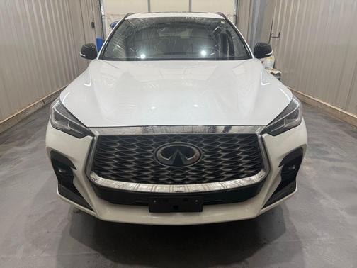 Radiant White 2025 INFINITI QX55 LUXE