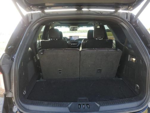 Black Metallic 2025 Ford Explorer Platinum