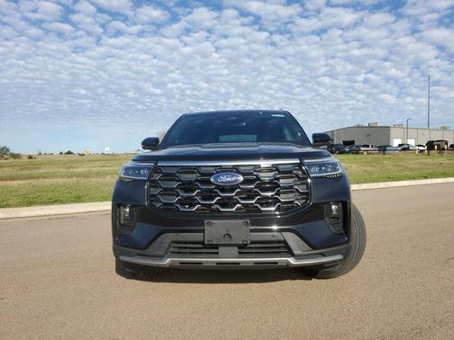 Black Metallic 2025 Ford Explorer Platinum