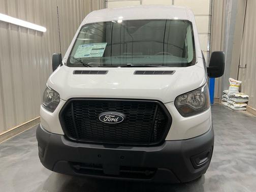 Oxford White 2026 Ford Transit-250 148 WB Medium Roof Cargo