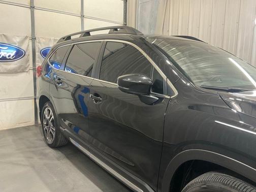 Crystal Black Silica 2024 Subaru Ascent Limited