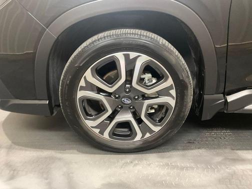 Crystal Black Silica 2024 Subaru Ascent Limited