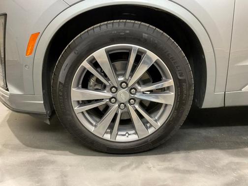 2025 Cadillac XT6 Premium Luxury FWD