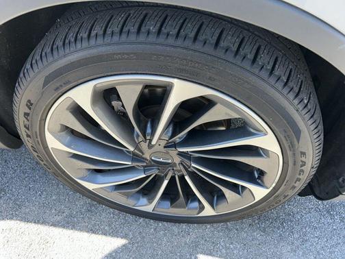 Pearl Metallic 2025 Lincoln Aviator Reserve AWD