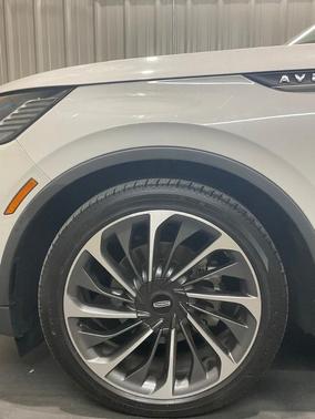 Pearl Metallic 2025 Lincoln Aviator Reserve AWD
