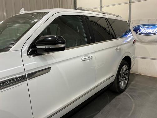 2023 Lincoln Navigator Standard