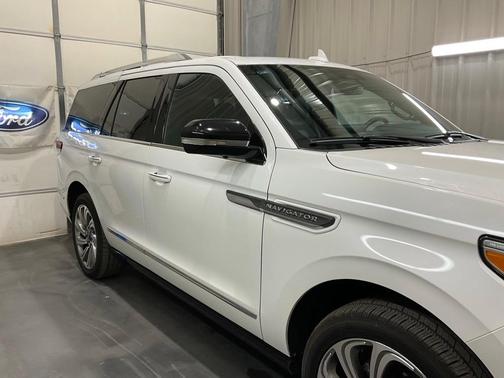 2023 Lincoln Navigator Standard