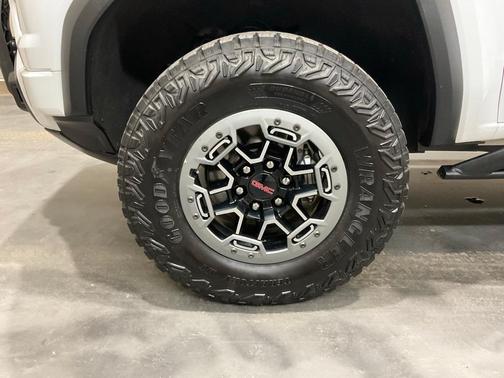 2023 GMC Canyon AT4X