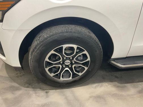 Oxford White 2022 Ford Expedition XLT
