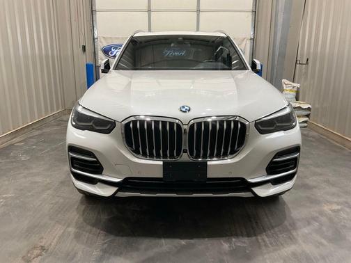 Mineral White Metallic 2023 BMW X5 xDrive40i